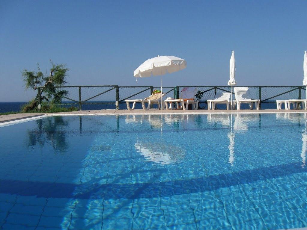 Loukas Apartments On The Waves Tragaki Exterior foto