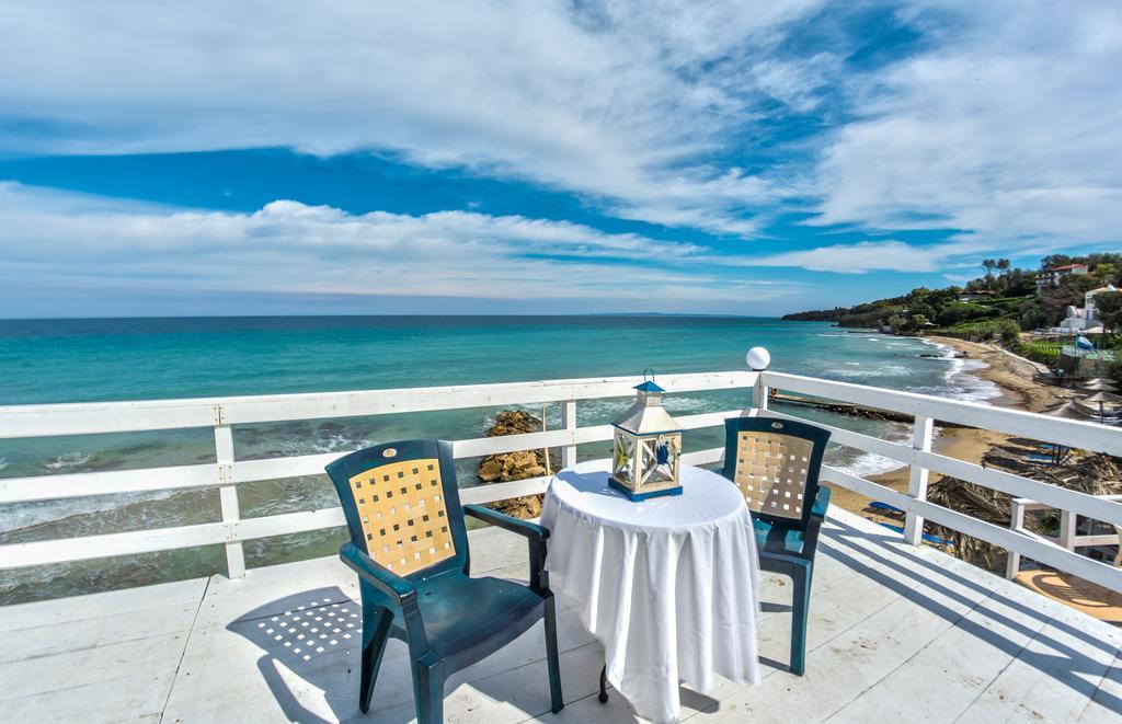 Loukas Apartments On The Waves Tragaki Zimmer foto